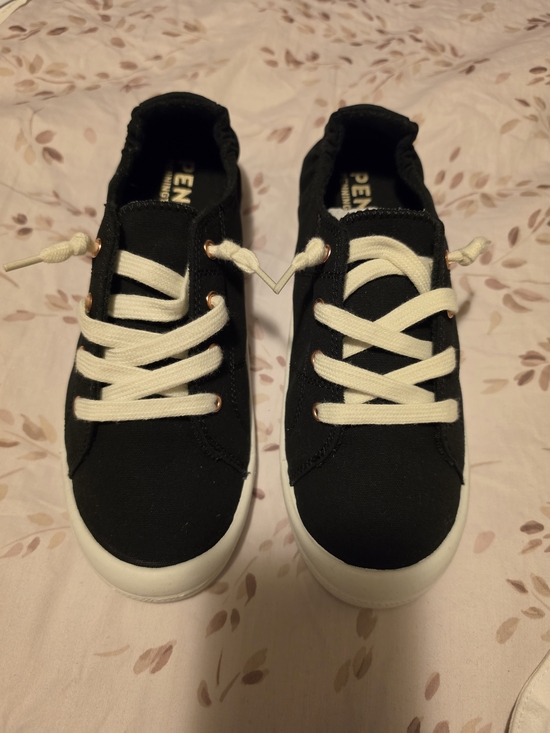 Penningtons Shoes - PENN Black Sneaker Size 9.5W